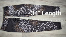 Load image into Gallery viewer, Reebok RARE &quot;Dance Stud&quot; Leggings LG
