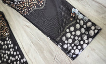 Load image into Gallery viewer, Reebok RARE &quot;Dance Stud&quot; Leggings LG
