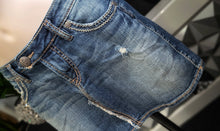 Load image into Gallery viewer, Silver Jeans &quot;RAVI&quot; Faded Denim Skirt sz25
