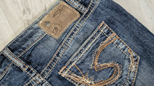 Load image into Gallery viewer, Silver Jeans &quot;RAVI&quot; Faded Denim Skirt sz25
