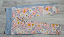 Load image into Gallery viewer, Body Glove Pastel Floral Capri Leggings XL
