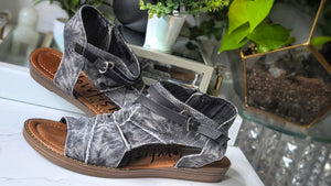 Blowfish Malibu Distressed Denim Yoga Sandals sz8