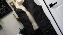 Load image into Gallery viewer, Roxy Black Puffer Vest XS-SM
