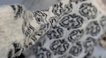 Load image into Gallery viewer, New Woman Design Damask Design Faux Fur Sweater XL
