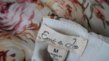 Load image into Gallery viewer, Emi &amp; Joe Floral Rose Surplice Blouse MD

