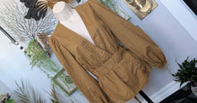 Load image into Gallery viewer, Banana Republic Tan Long Sleeve Blouse Top SM-MD
