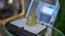 Load image into Gallery viewer, 1" Rainbow Durango Apatite in Case
