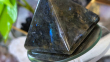 Load image into Gallery viewer, 2.5" Labradorite Flash Crystal Pyramid
