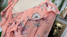 Load image into Gallery viewer, Rue21 Coral Floral Ruffle Blouse Top SM
