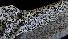 Load image into Gallery viewer, Adrianna Papell B&amp;W Floral Blouse Top MD
