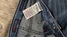 Load image into Gallery viewer, Guess "Power Skinny" Denim Jeans sz26
