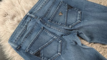 Load image into Gallery viewer, Guess "Power Skinny" Denim Jeans sz26
