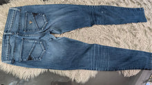 Load image into Gallery viewer, Guess "Power Skinny" Denim Jeans sz26
