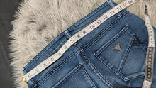 Load image into Gallery viewer, Guess "Power Skinny" Denim Jeans sz26
