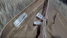 Load image into Gallery viewer, LOFT "Kick Crop" Shimmer Cropped Jeans sz24
