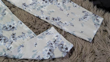 Load image into Gallery viewer, Cambio Cornflower Floral Trouser Pants sz32

