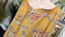 Load image into Gallery viewer, Nine Britton Farmhouse Floral Tunic Blouse MD
