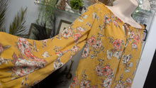 Load image into Gallery viewer, Nine Britton Farmhouse Floral Tunic Blouse MD
