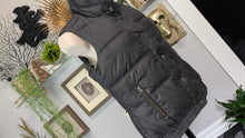Load image into Gallery viewer, Roxy Black Puffer Vest XS-SM
