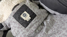Load image into Gallery viewer, Roxy Black Puffer Vest XS-SM
