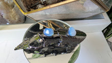Load image into Gallery viewer, Gunmetal Finger Armour with Opalite Crystals
