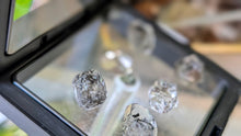 Load image into Gallery viewer, Tibetan Phantom Quartz Crystal Diamonds in Case 6pcs
