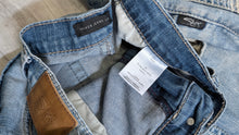 Load image into Gallery viewer, Men's Silver Lightwash Denim Jeans 36/32
