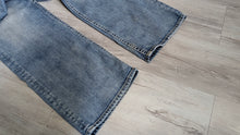 Load image into Gallery viewer, Men's Silver Lightwash Denim Jeans 36/32
