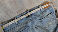 Load image into Gallery viewer, Men's Silver Lightwash Denim Jeans 36/32
