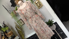 Load image into Gallery viewer, Kate &amp; Lily Farmhouse Floral Ruffle Rouched Dress sz8/SM-MD
