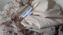 Load image into Gallery viewer, Kate &amp; Lily Farmhouse Floral Ruffle Rouched Dress sz8/SM-MD
