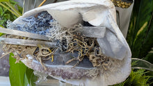 Load image into Gallery viewer, Amethyst, Quartz, Selenite &amp; Blue Lace Agate Seashell (stand Included)
