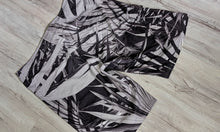Load image into Gallery viewer, Tony Hawk Reflex Stretch Board Shorts sz38
