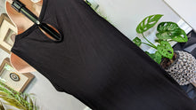 Load image into Gallery viewer, Pebble &amp; Stone Black Ombre Tassel Tank Top MD
