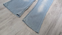 Load image into Gallery viewer, Vintage Bongo Lightwash Button Fly Bootcut Denim Jeans sz17/XL
