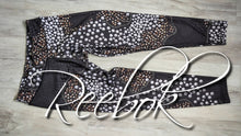 Load image into Gallery viewer, Reebok RARE &quot;Dance Stud&quot; Leggings LG
