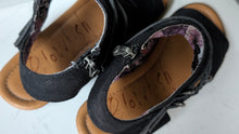Load image into Gallery viewer, Blowfish Black Malibu Yoga Sandals Sz8 - LIKE NEW
