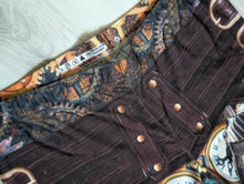 Load image into Gallery viewer, Steampunk Gears &amp; Goth Leggings sz6
