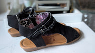 Blowfish Black Malibu Yoga Sandals Sz8 - LIKE NEW