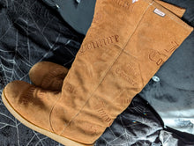 Load image into Gallery viewer, Tan Suede Juicy Couture Winter Tall Boots sz9
