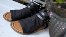Load image into Gallery viewer, Blowfish Black Malibu Yoga Sandals Sz8 - LIKE NEW
