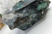 Load image into Gallery viewer, 3.5" Emerald in the Matrix
