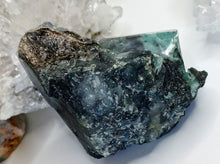 Load image into Gallery viewer, 3.5" Emerald in the Matrix
