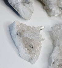 Load image into Gallery viewer, 2.5&quot; Clear Quartz Crystal Cluster
