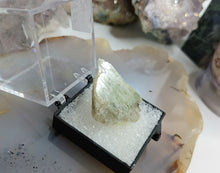 Load image into Gallery viewer, 1&quot; Hiddenite Kunzite Crystal in Display Case
