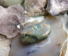 Load image into Gallery viewer, 2&quot; Labradorite Flash Palmstone
