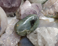 Load image into Gallery viewer, 2&quot; Labradorite Flash Palmstone
