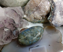 Load image into Gallery viewer, 2&quot; Labradorite Flash Palmstone
