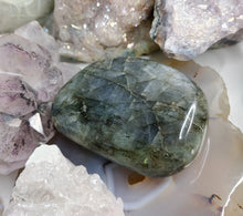 Load image into Gallery viewer, 3&quot; Labradorite Flash Palmstone
