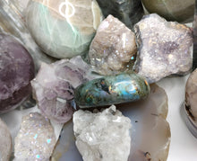Load image into Gallery viewer, 3&quot; Labradorite Flash Palmstone
